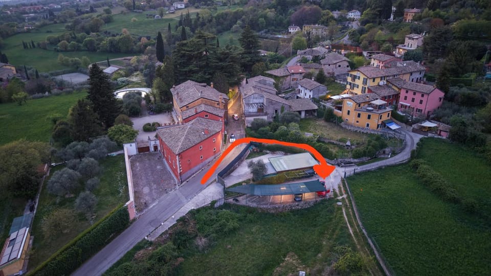 Bird's eye view, Parking