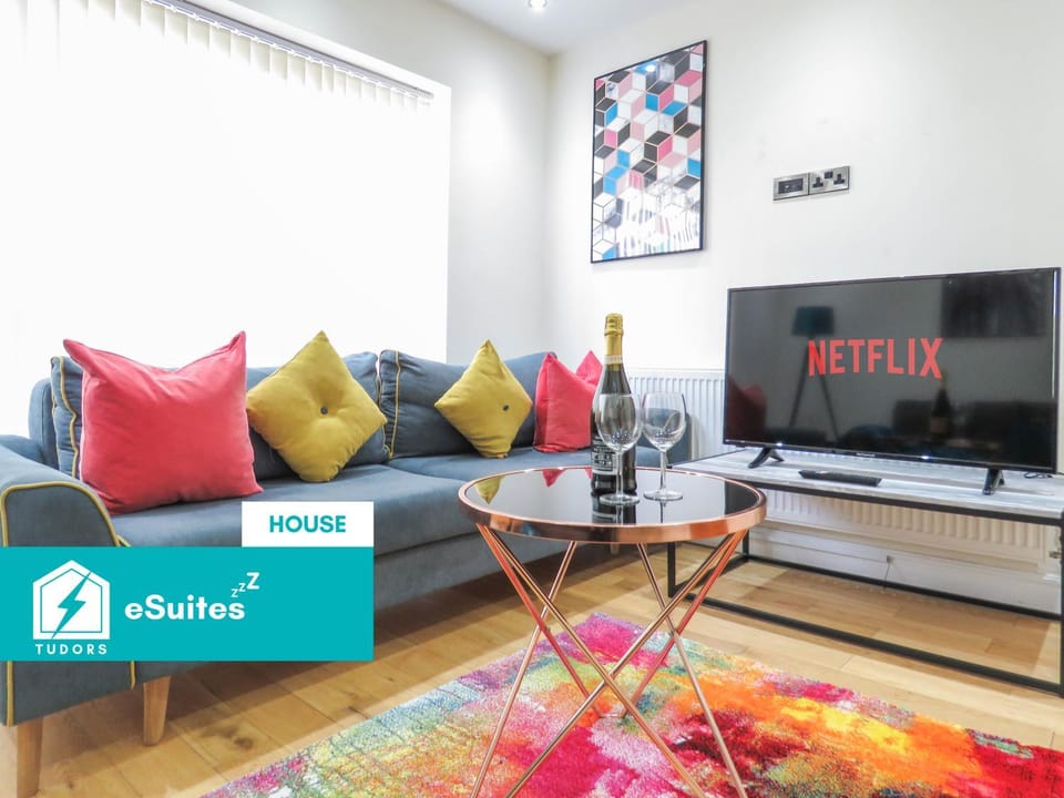 TV and multimedia, Living room, Seating area