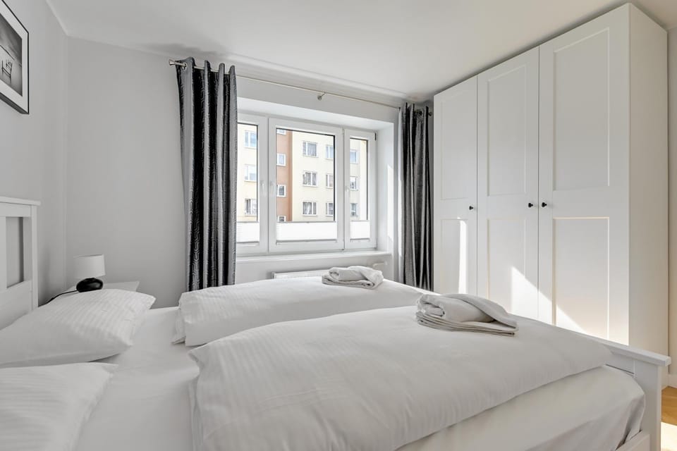 Bed, Photo of the whole room, Bedroom, internet, wardrobe