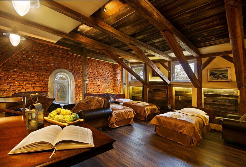 Photo of the whole room, Decorative detail, Garden view