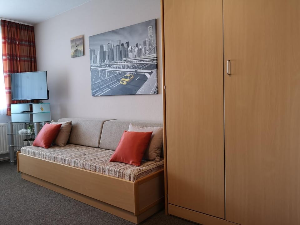 Bed, Seating area
