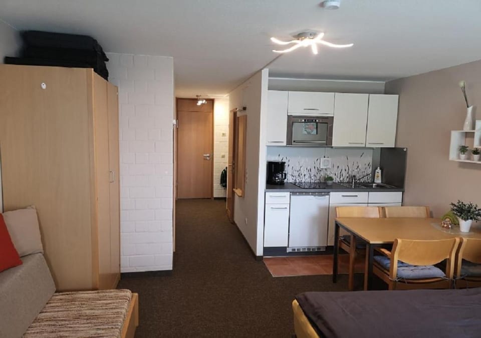 Kitchen or kitchenette, Seating area, Dining area