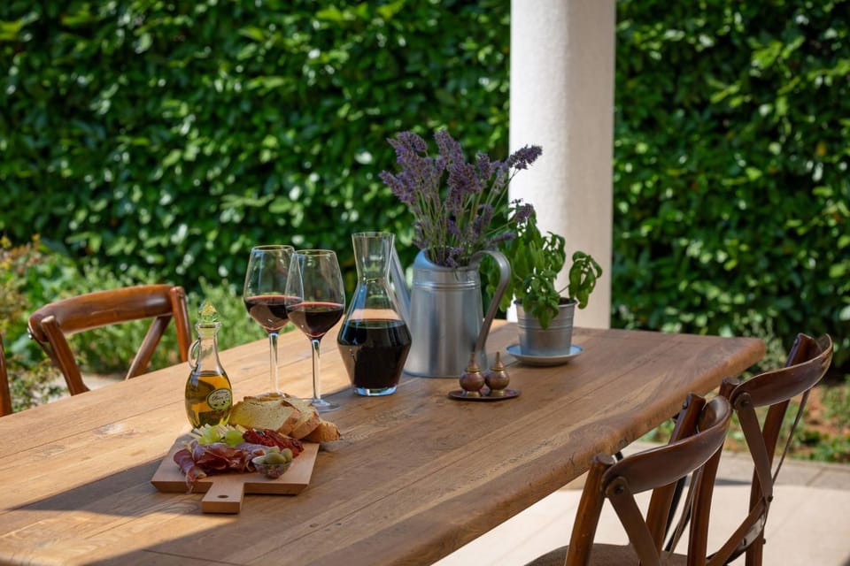 Patio, Food and drinks, Food, Garden view, Drinks, Alcoholic drinks