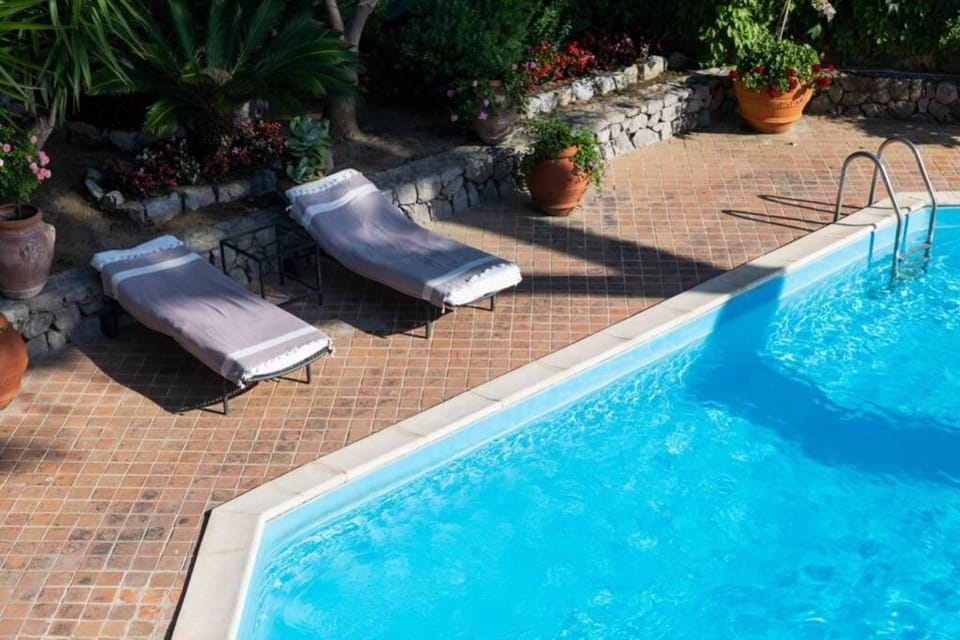 Garden view, Pool view, Swimming pool, sunbed