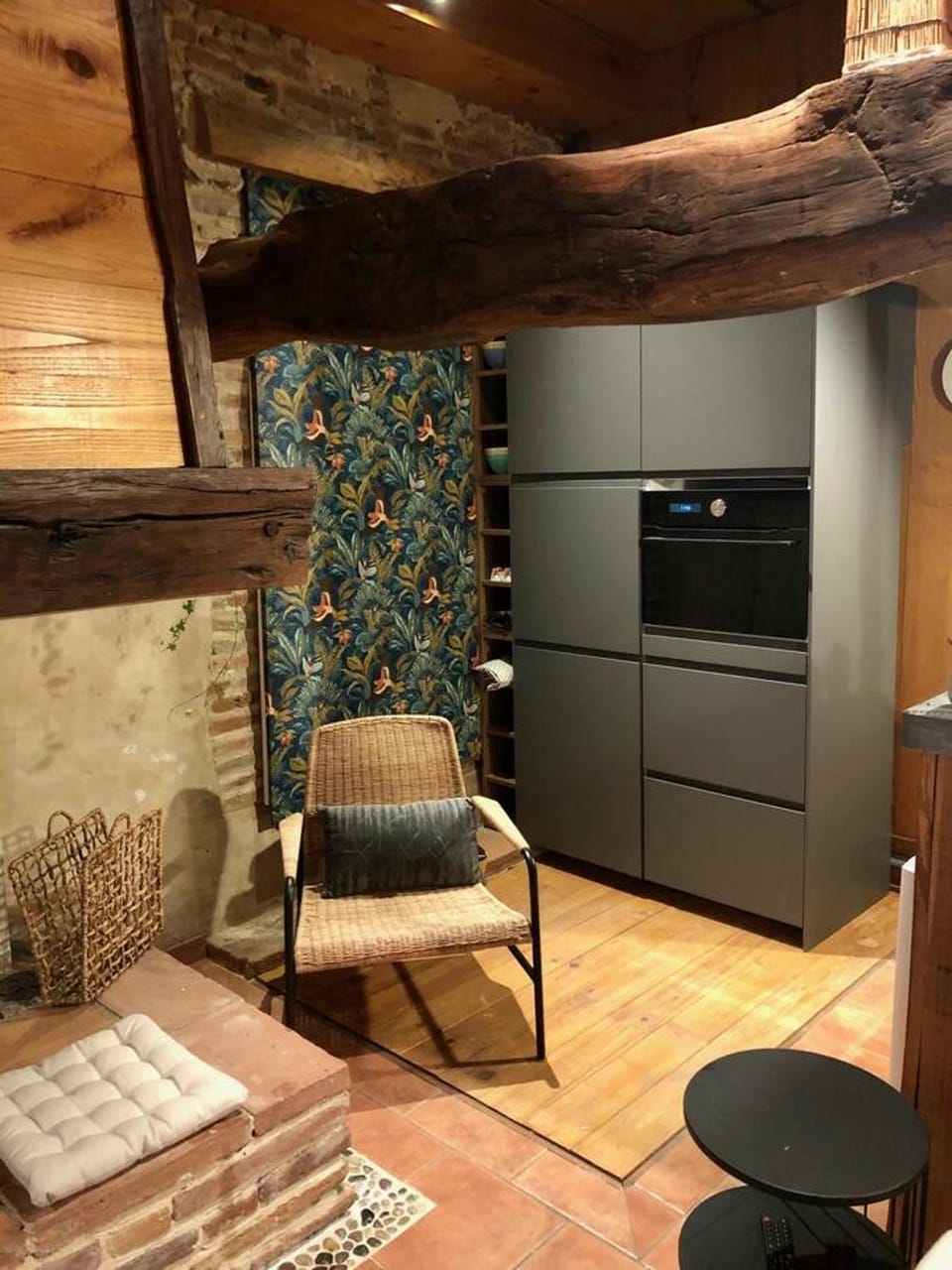 Kitchen or kitchenette, Living room, Seating area
