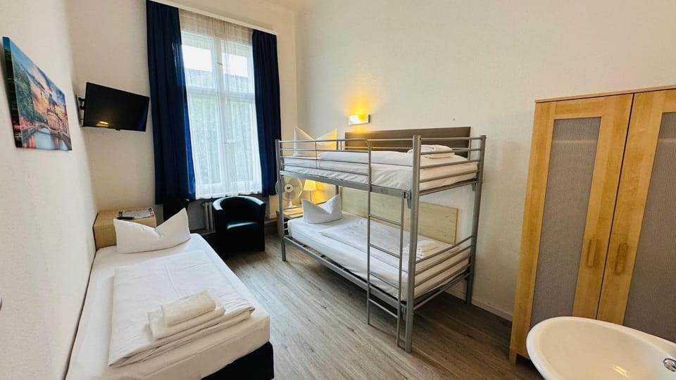 Bed, Bedroom, bunk bed