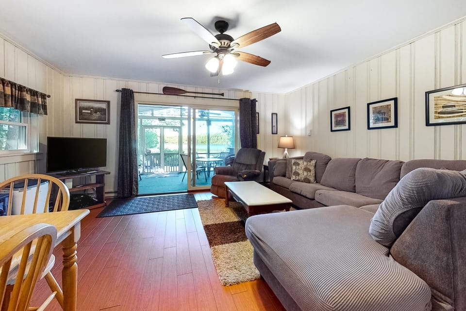 20 Island Drive House in Madison