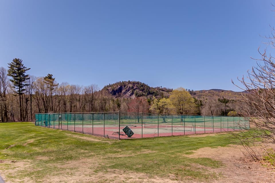 N10 Sandtrap Loop House in Glen