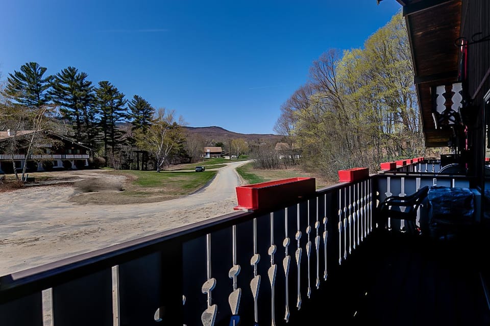 N10 Sandtrap Loop House in Glen