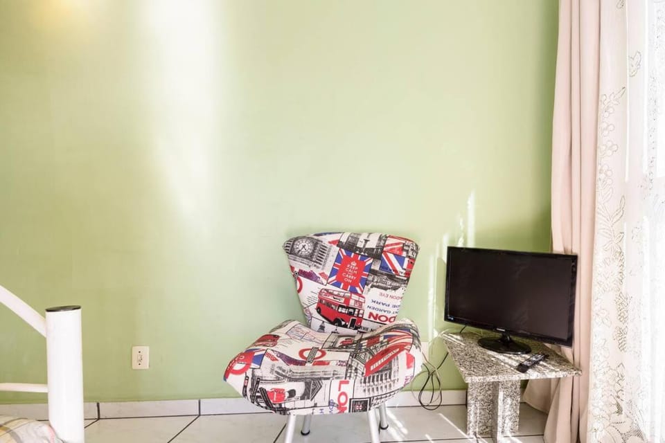 Communal lounge/ TV room, Living room, Seating area