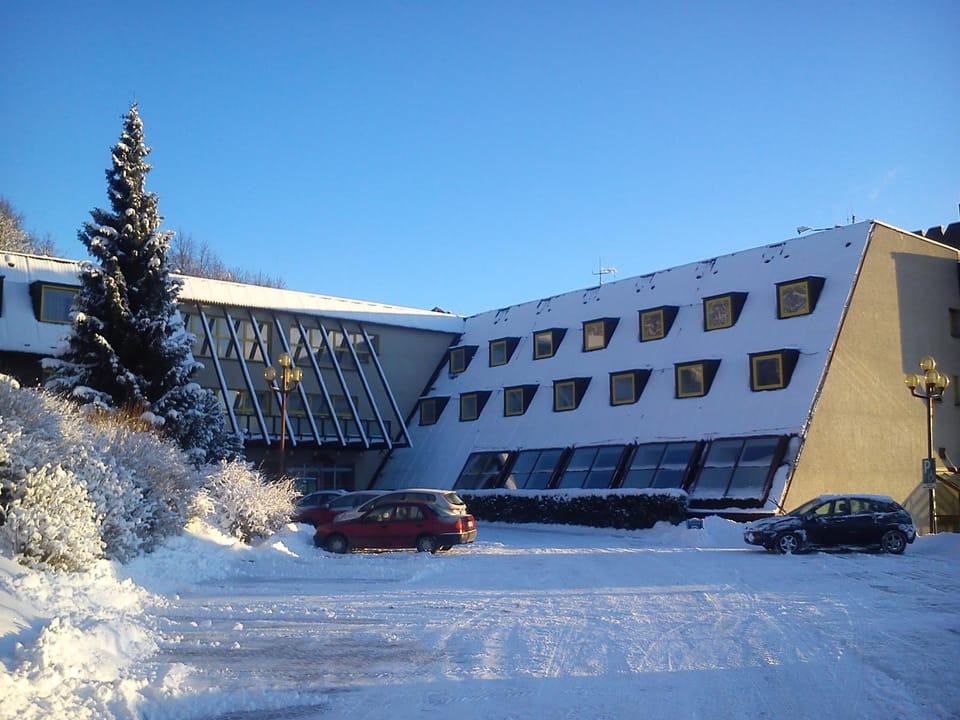Facade/entrance, Off site