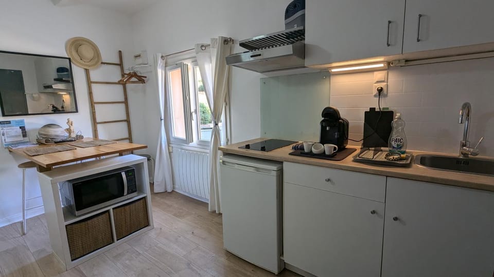 STUDIO avec PARKING TOUT A PIED et CALME Apartment in French Riviera
