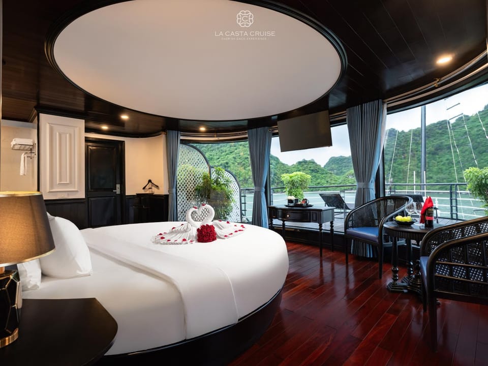 Bed, View (from property/room), Photo of the whole room, Seating area, Bedroom