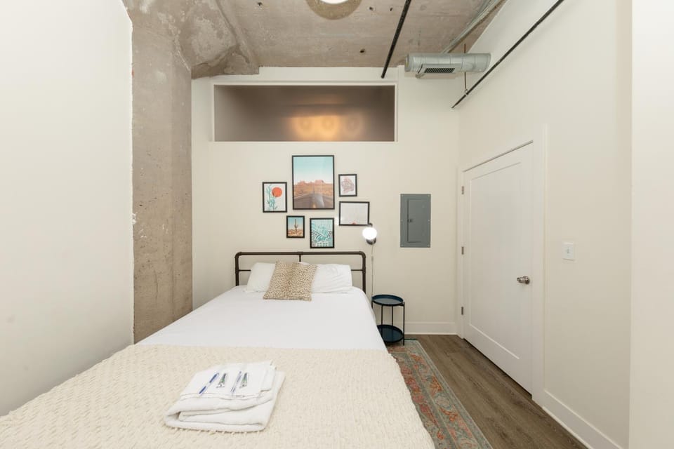 Bed, Photo of the whole room, Bedroom, towels, wardrobe, air conditioner