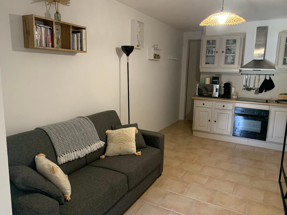 Studio tout équipé de 27m2, à 100m de la mer, et 500m des commerces Apartment in Corsica