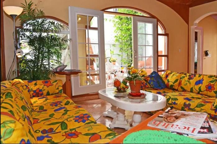 Welcome to Casa Viva Mexico 3-bedrooms 2-bathroms 6-Guests close to Shoping Center & Beach Villa in Tijuana