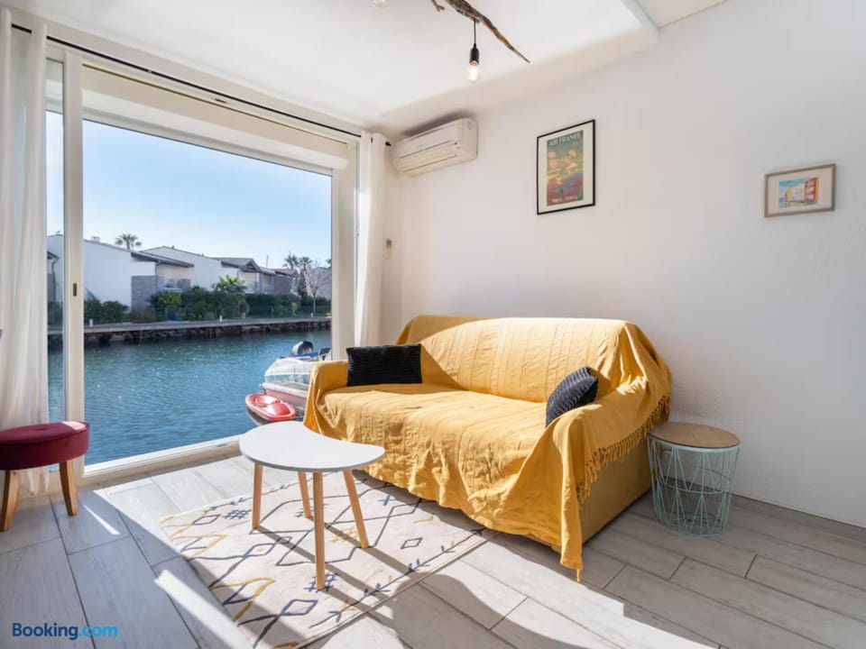Natural landscape, TV and multimedia, View (from property/room), Living room, air conditioner