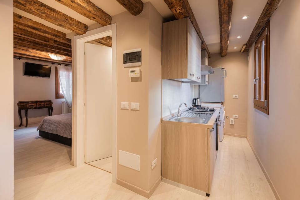 Kitchen or kitchenette