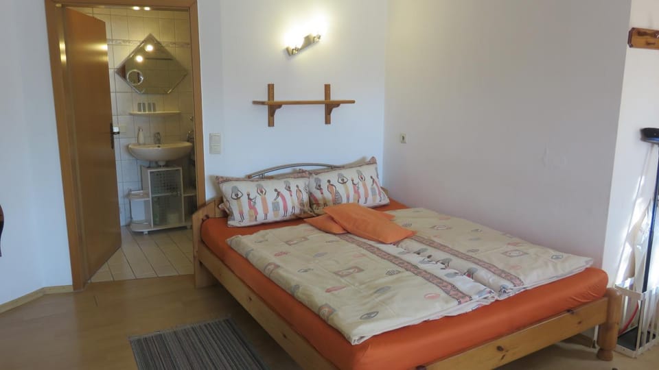 Bed, Photo of the whole room