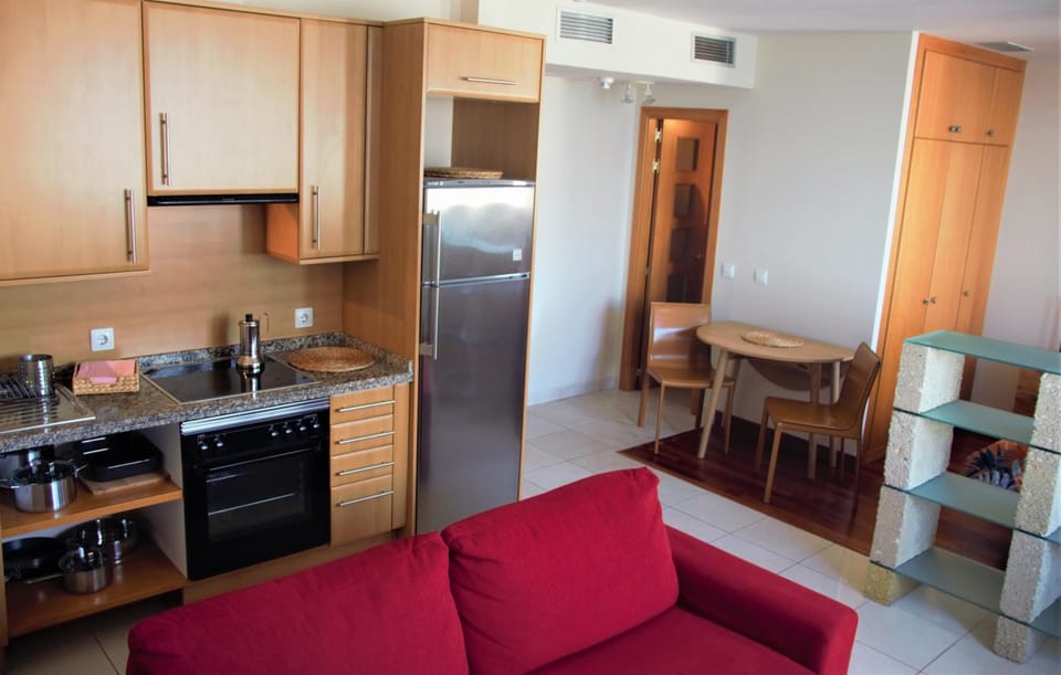Kitchen or kitchenette, Photo of the whole room, Decorative detail, Dining area
