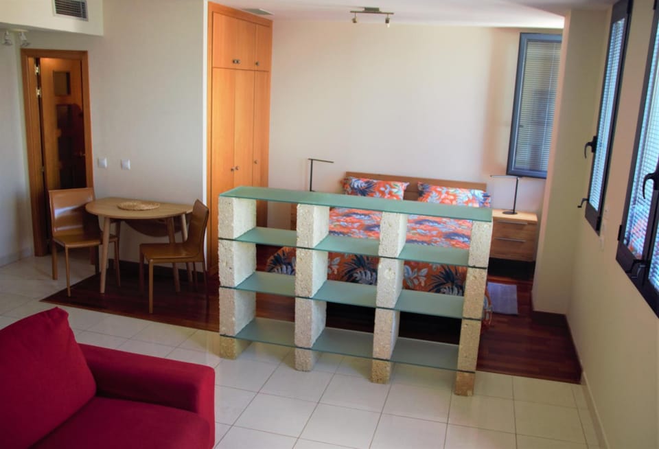 Living room, Photo of the whole room, Decorative detail, Seating area, Dining area, Bedroom