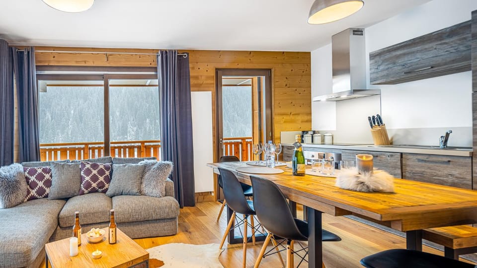 Kitchen or kitchenette, Living room, Dining area