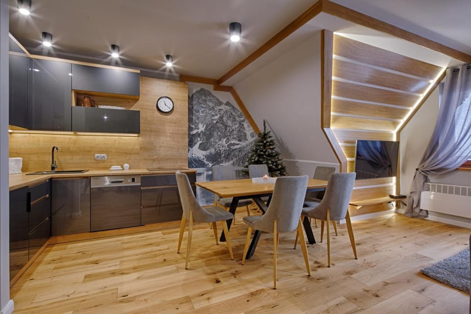 Kitchen or kitchenette, Living room, Seating area, Dining area