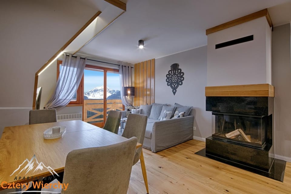 TV and multimedia, Balcony/Terrace, Living room, Seating area, Mountain view