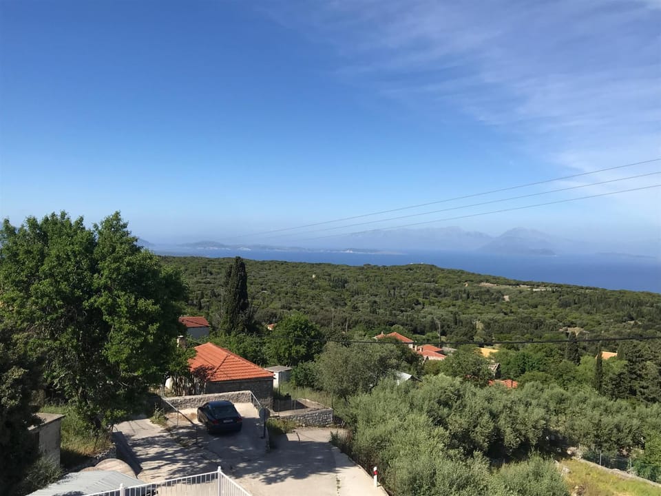 Mountain view, Sea view