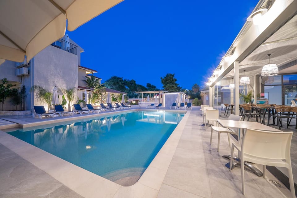 Property building, Restaurant/places to eat, Swimming pool