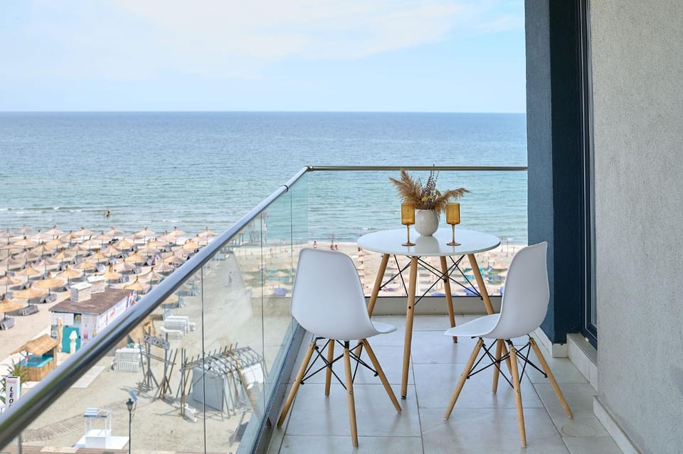 Paradise Sea View 2BD apt Spa n Pools beach resort Apartment in Constanța County