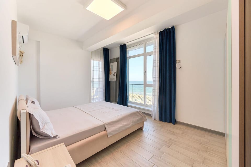 Paradise Sea View 2BD apt Spa n Pools beach resort Apartment in Constanța County