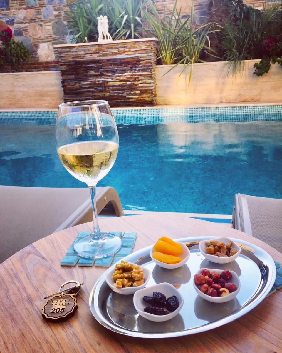 Swimming pool, Drinks, Alcoholic drinks