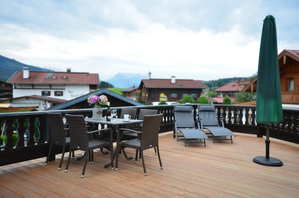 Balcony/Terrace, Mountain view