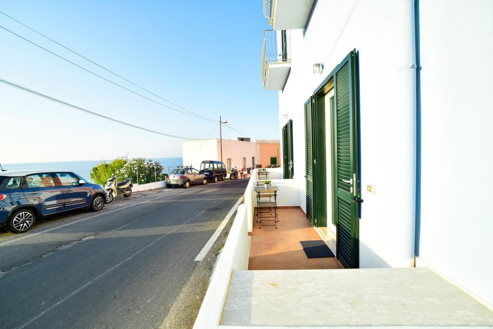 Neighbourhood, Balcony/Terrace, Street view