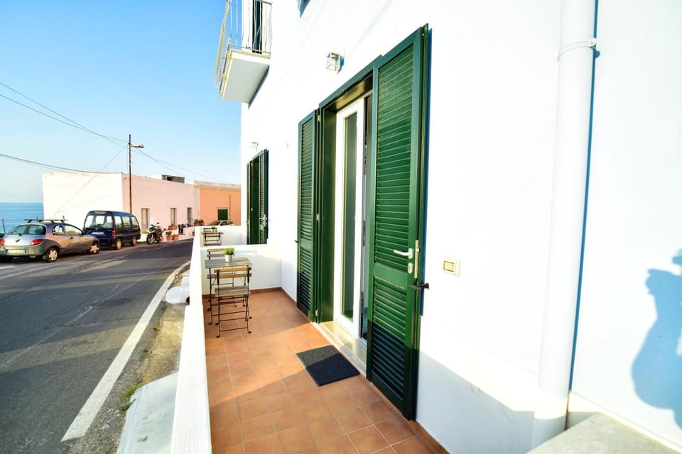 Neighbourhood, Balcony/Terrace, Street view