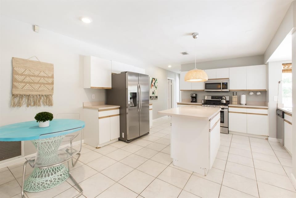 Casa Del Sol Pool Bungalow Sleeps 8 Near Beach House in Lake Worth