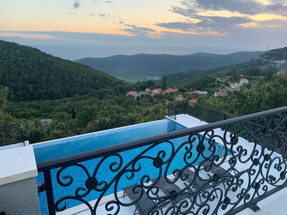 Villa WOLF-Infinity pool & Sea View Villa in Budva Municipality