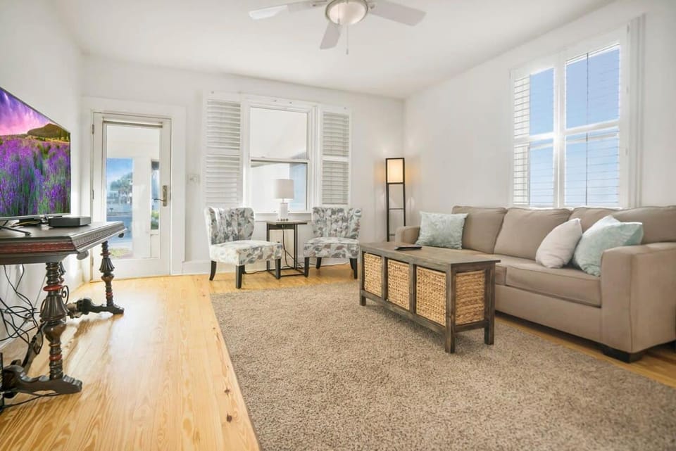 Beach Cottage! 100 Steps to the Sand, Pets OK, Private Deck! House in Saint Augustine Beach