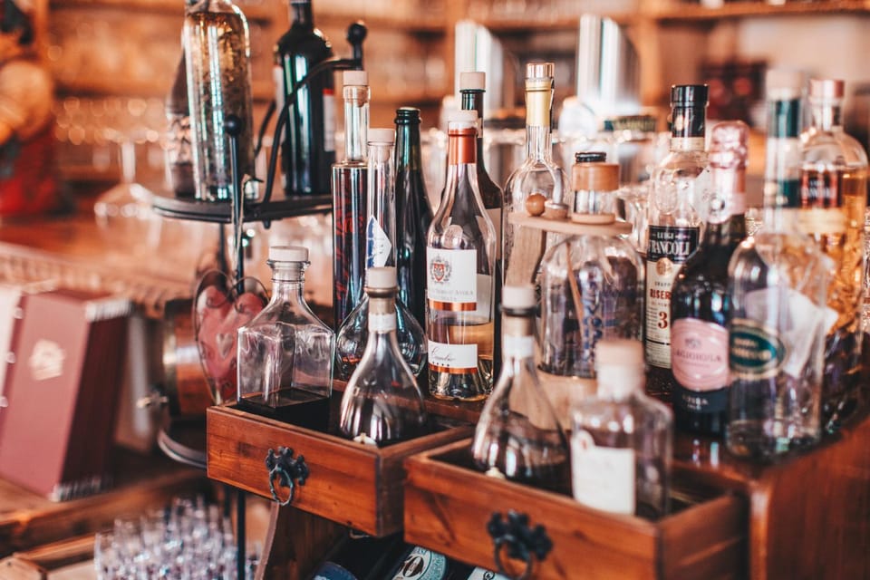 Lounge or bar, Drinks, Alcoholic drinks