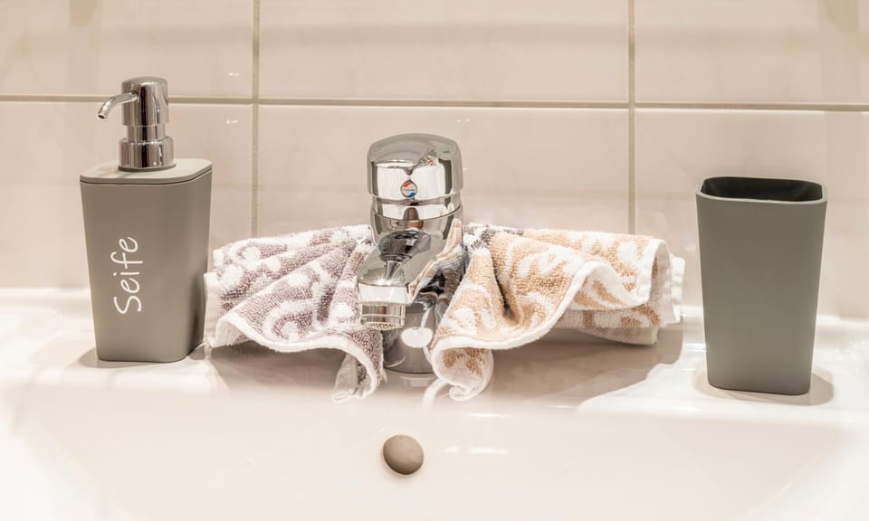 Bathroom, towels