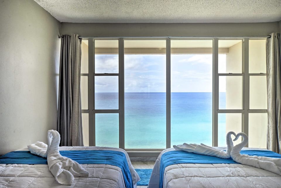 Rincon Penthouse: Steps to Private Beach Oasis! Apartment in Stella