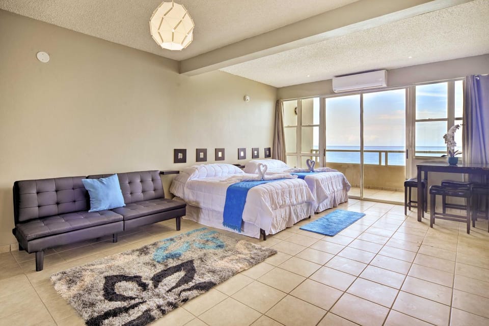 Oceanfront Resort Studio - 2 Mi to Rincon Plaza! Apartment in Stella