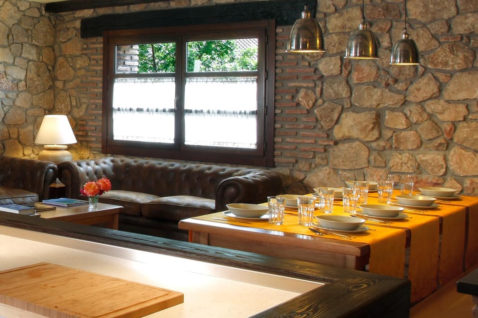 Restaurant/places to eat, Food and drinks