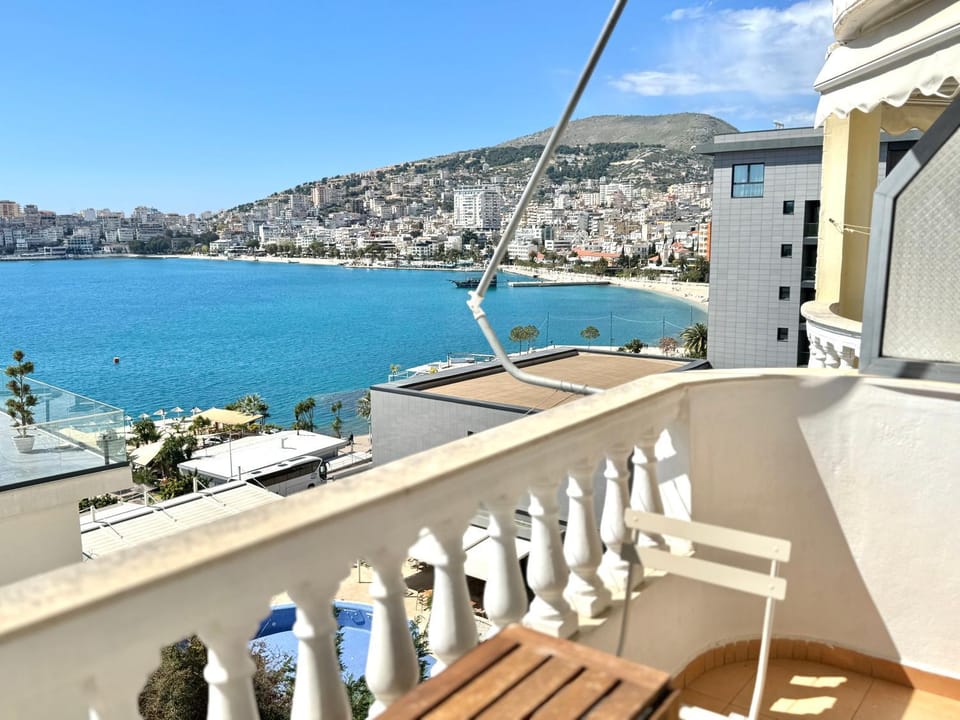 View (from property/room), Balcony/Terrace, City view, Sea view
