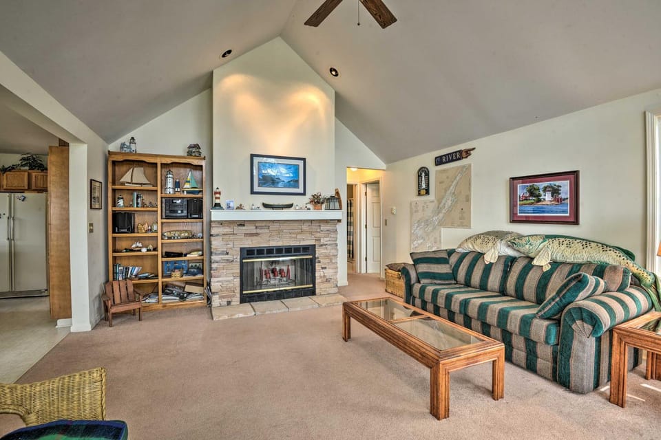 St Lawrence Waterfront Home w/ Grill and Deck! House in Adirondack Mountains