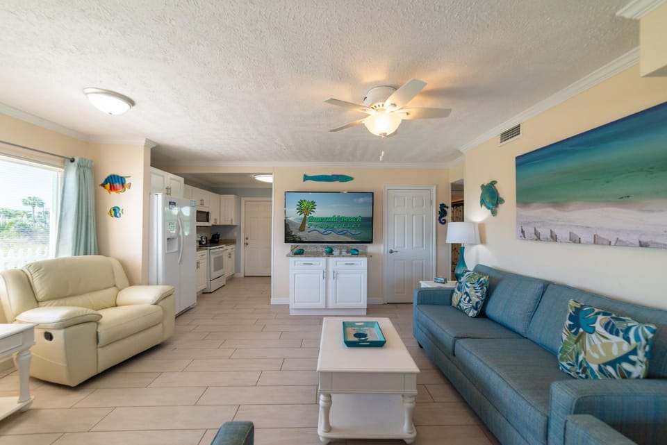 Emerald Beach Cottage House in Lower Grand Lagoon
