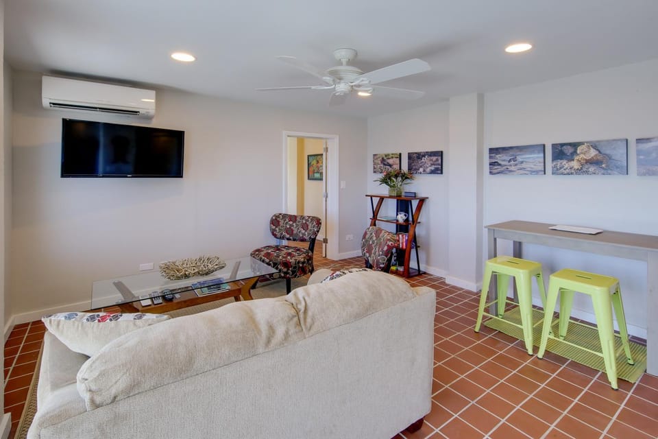 'Sea La Vie' - Waterfront St Thomas Escape w/ Pool Villa in Caribbean