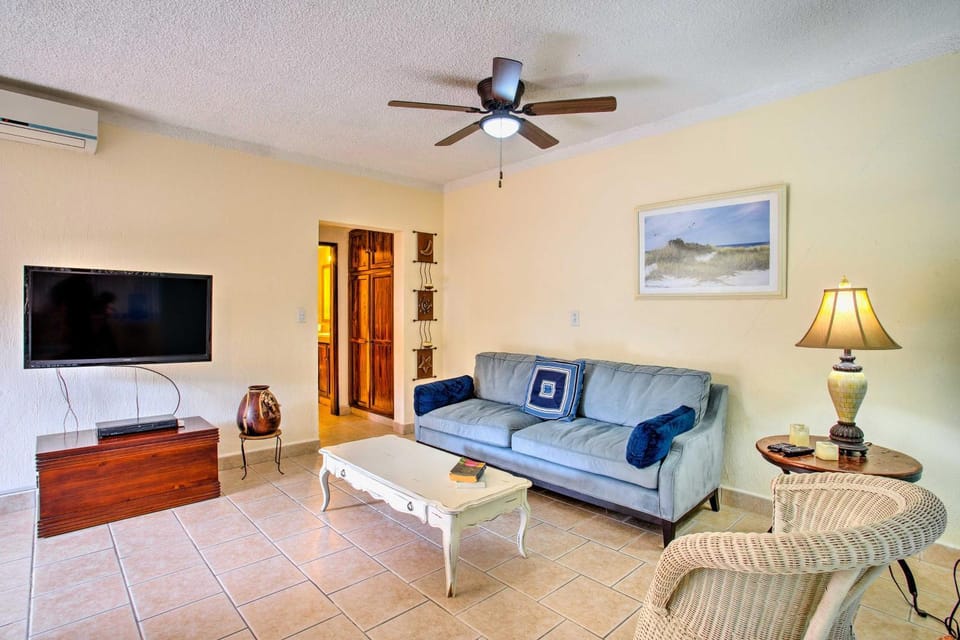 Marina Sol Los Cabos Haven - Walk to Medano Beach! Apartment in Cabo San Lucas