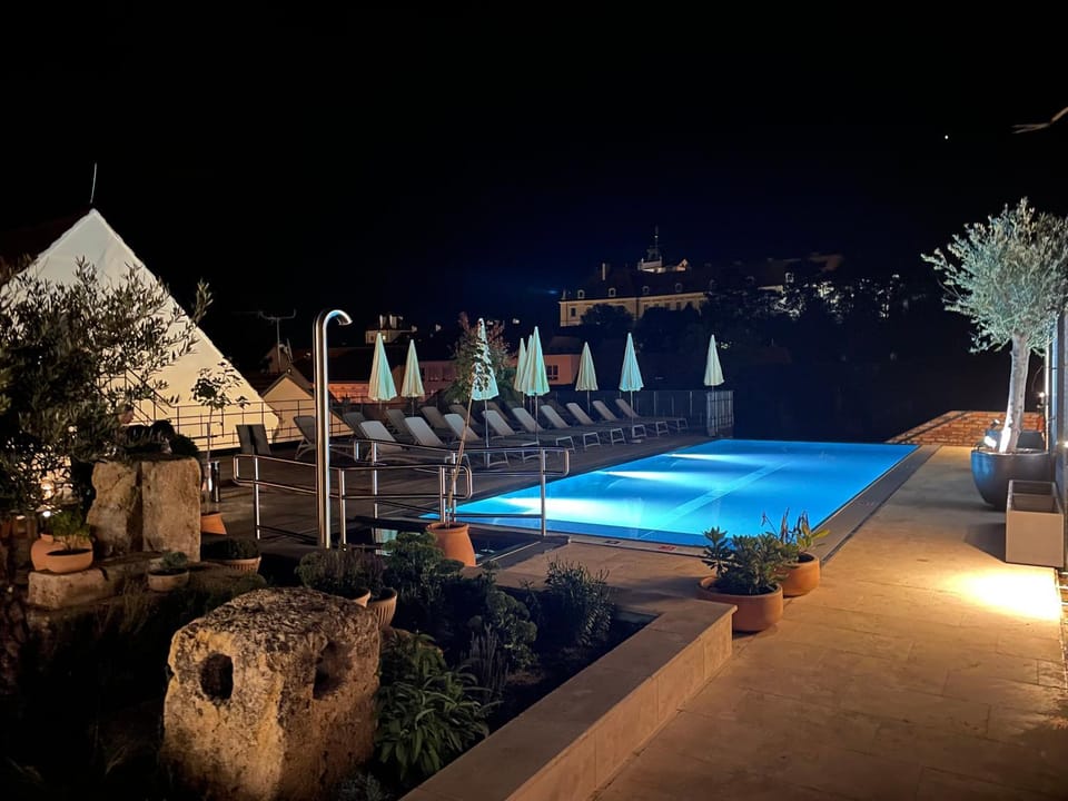 Swimming pool, Swimming pool
